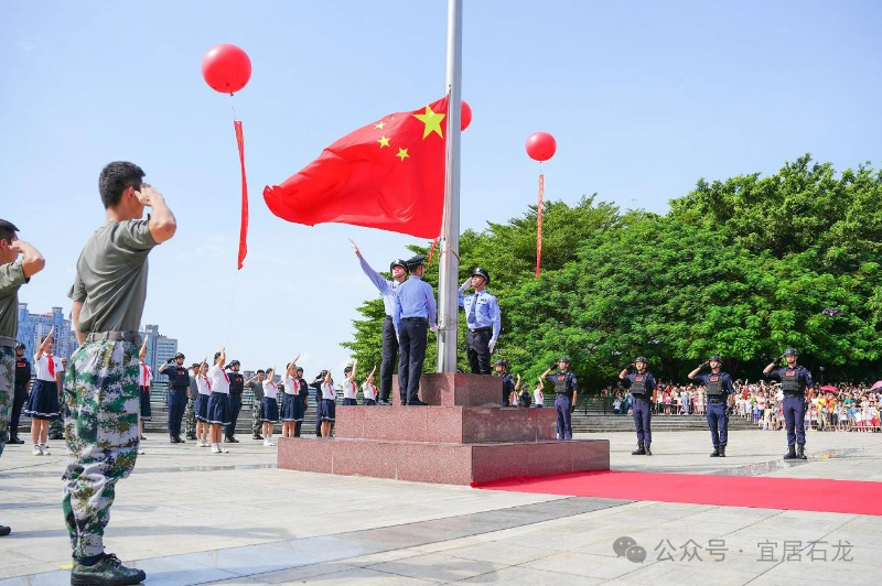 今天上午，石龍千人齊聚滿懷深情迎國慶，歌聲嘹亮頌祖國！